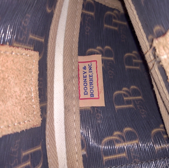Dooney & Bourke - Picture 8 of 9